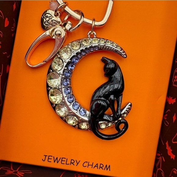🔹️Betsey Johnson🔹 Black Cat on Moon Jewelry Handbag Charm Key Chain Halloween - Picture 2 of 3